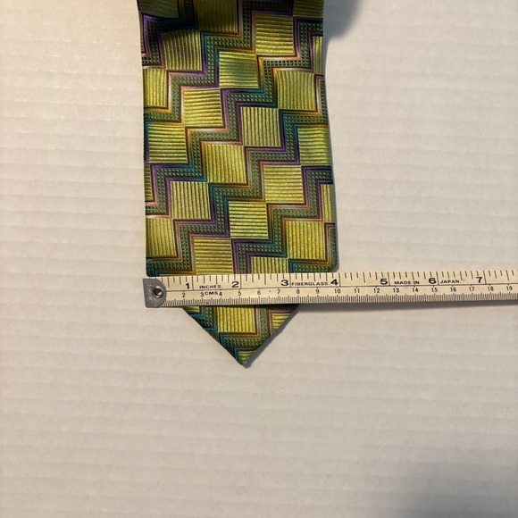 100% silk Stylish Green and Gold Men's Tie - Picture 6 of 6